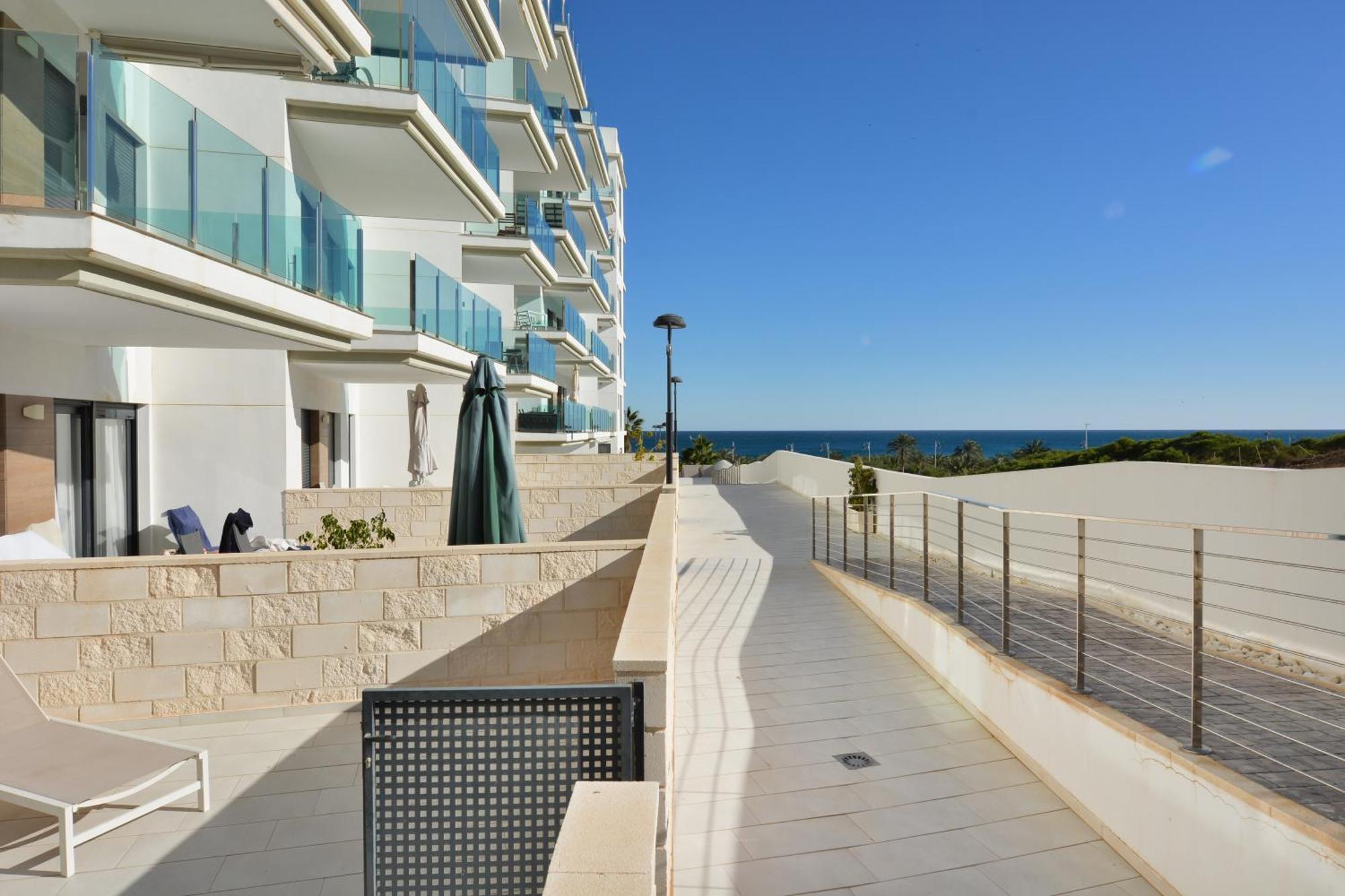 Beachfront Luxury Apartments By Nras Arenales del Sol Room photo